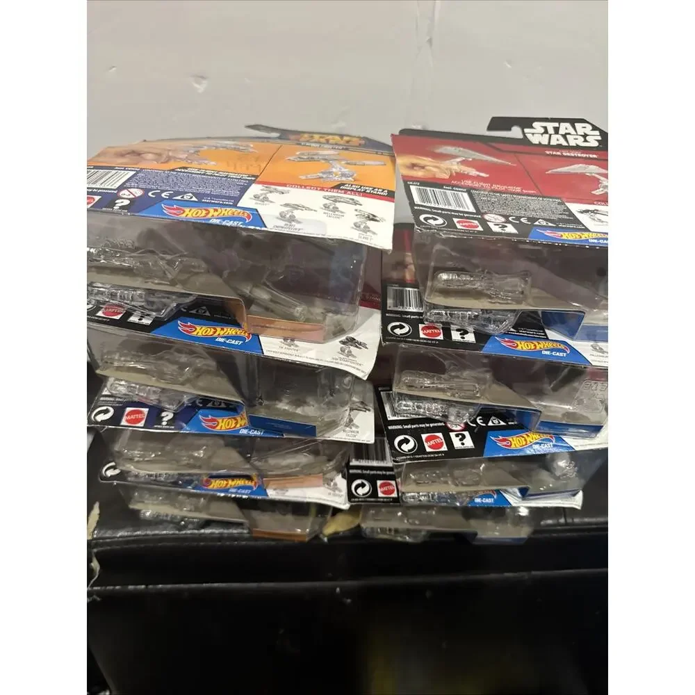 Lot of 8 Hot Wheels Star Wars Die-Cast Vehicles New in Package